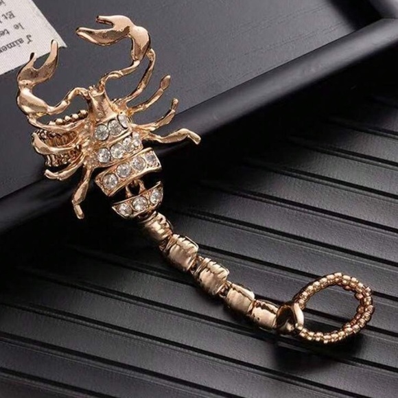 Gold Scorpion Ring - Picture 3 of 4